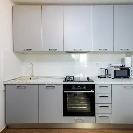 Pretty In The Centre - Old Town Daire