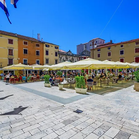 Pretty In The Centre - Old Town Daire